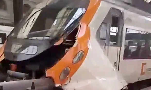 В Барселоне 48 человек пострадали при аварии поезда