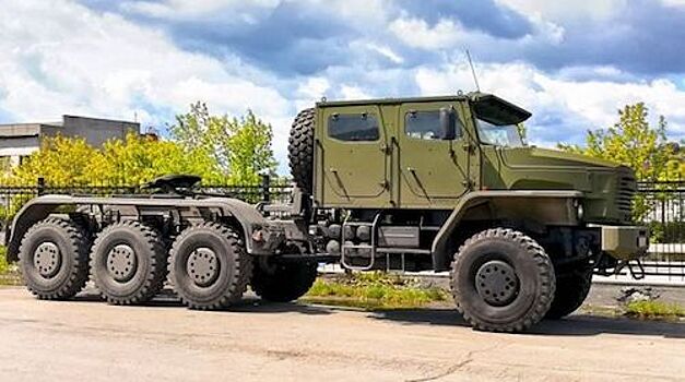 В Сети опубликованы фото тягача-танковоза «УРАЛ-6308»