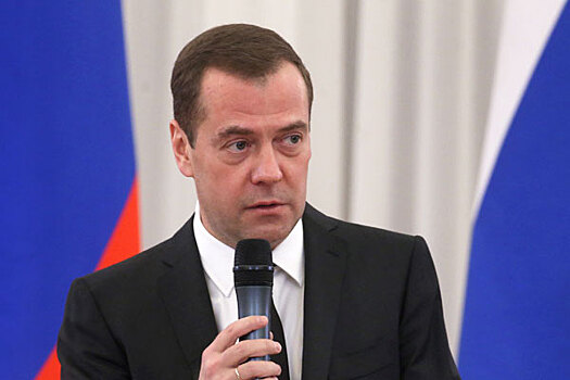 Медведев заявил о независимости России от импорта продуктов