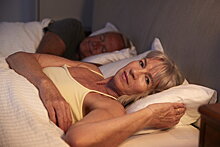 Врач назвал оптимальную продолжительность сна для пожилых людей
