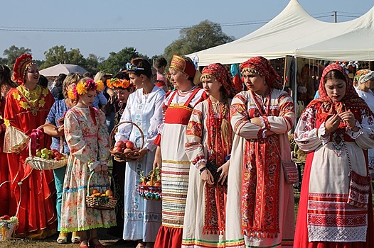 Галерея «Печатники» поделилась видео экскурсии по выставке народных костюмов