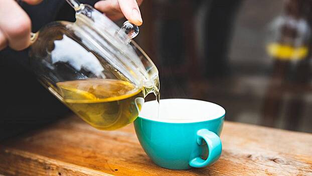 Биолог пояснил, помогает ли зеленый чай в профилактике болезни Альцгеймера