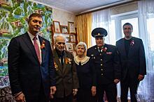 «Никто не забыт»: Росгвардия Южного Урала поздравила с Днём Победы ветерана Великой Отечественной войны