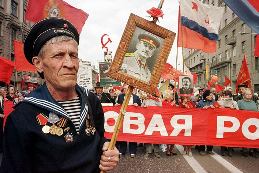 Ветеран Второй мировой войны на митинге в День Победы, 9 мая 1997 года. 