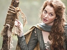 Звезда «Игры престолов» Эсме Бьянко подала в суд на Мэрилина Мэнсона за изнасилование