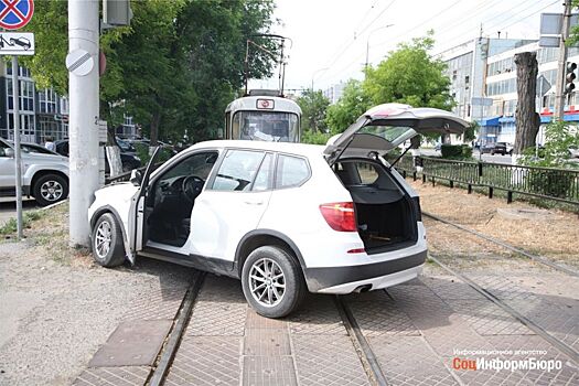 Авария на трамвайных путях остановила движение СТ в обе стороны