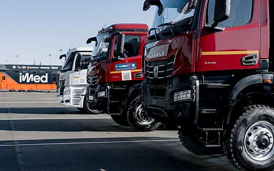 КАМАЗ показал свои новейшие модели на гоночной трассе