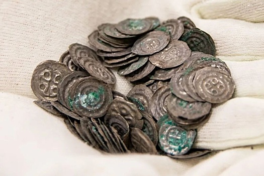 На острове королей раскопан клад из серебряных монет XII века