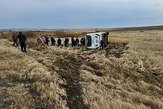 Автобус с детской футбольной командой перевернулся на Урале