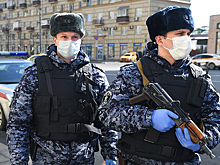 Полиция массово останавливает москвичей на улицах