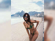 Модель Эмили Ратаковски опубликовала фото в бикини