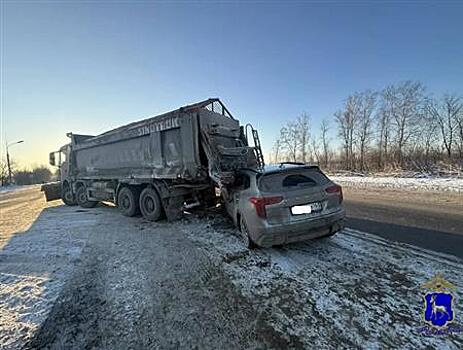 Под Самарой в ДТП с грузовиком пострадала женщина
