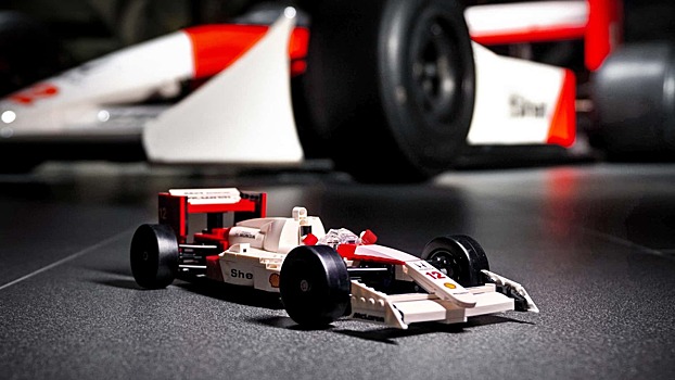 Lego выпустила два болида Формулы-1