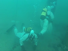 Водолазы за день подняли со дна Черного моря 39 мешков с мазутом