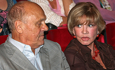 Медики почти час пытались спасти Веру Алентову