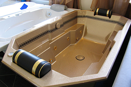 Мужчина пытался помочь сыну, которого в ванной ударило током, и не выжил