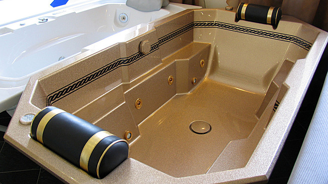 Мужчина пытался помочь сыну, которого в ванной ударило током, и не выжил