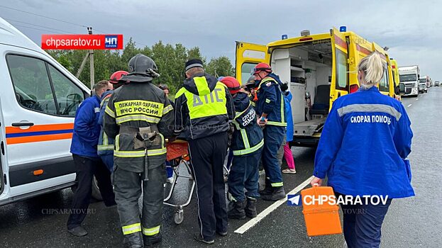 В столкновении «ВАЗа» и «Renault» под Саратовом один погиб и трое пострадали