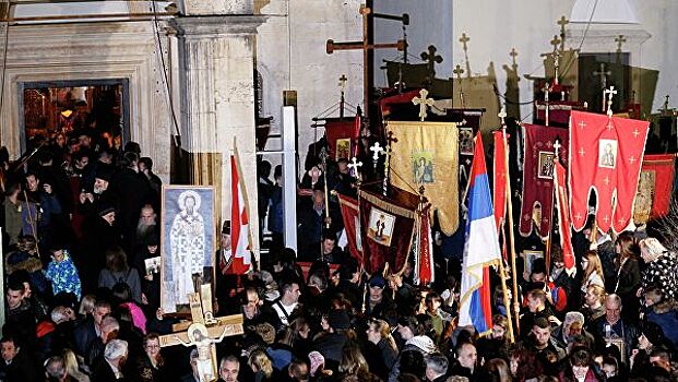 В Подгорице проходит крупнейшее шествие в защиту Сербской церкви
