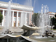 Депутаты парламента Таджикистана сменили фамилии на национальный лад