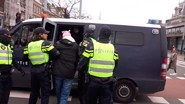В Амстердаме задержали более 150 человек в ходе акций протеста