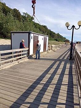 На пляже в Янтарном туалеты планируют сделать бесплатными и продлить время их работы