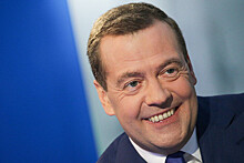Медведев поздравил с юбилеем Виталия Мельникова