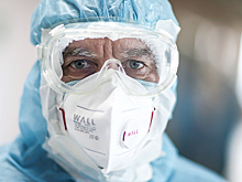 Пока вы в маске: эпидемиолог обратился к переболевшим COVID