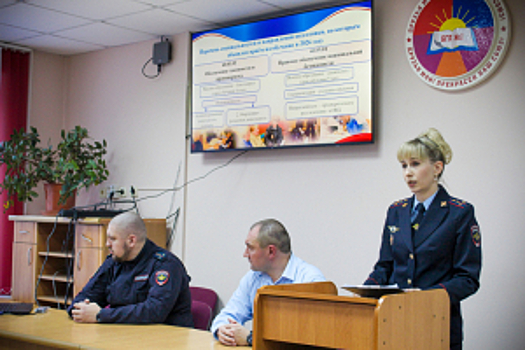 В Брянске полицейские рассказали лицеистам о порядке поступления в ведомственные вузы и службе в полиции