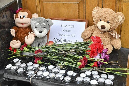 Валерий Радаев возложил цветы к представительству Республики Татарстан в знак скорби о погибших при стрельбе
