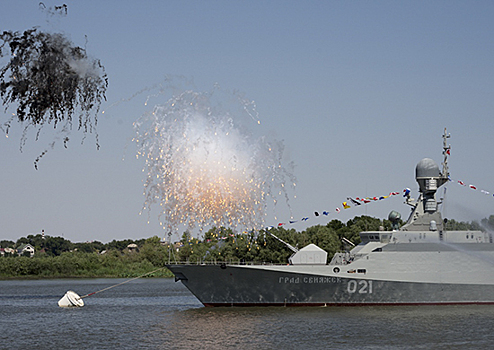 В Астрахани прошла первая тренировка парада кораблей КФл, посвященного Дню ВМФ России