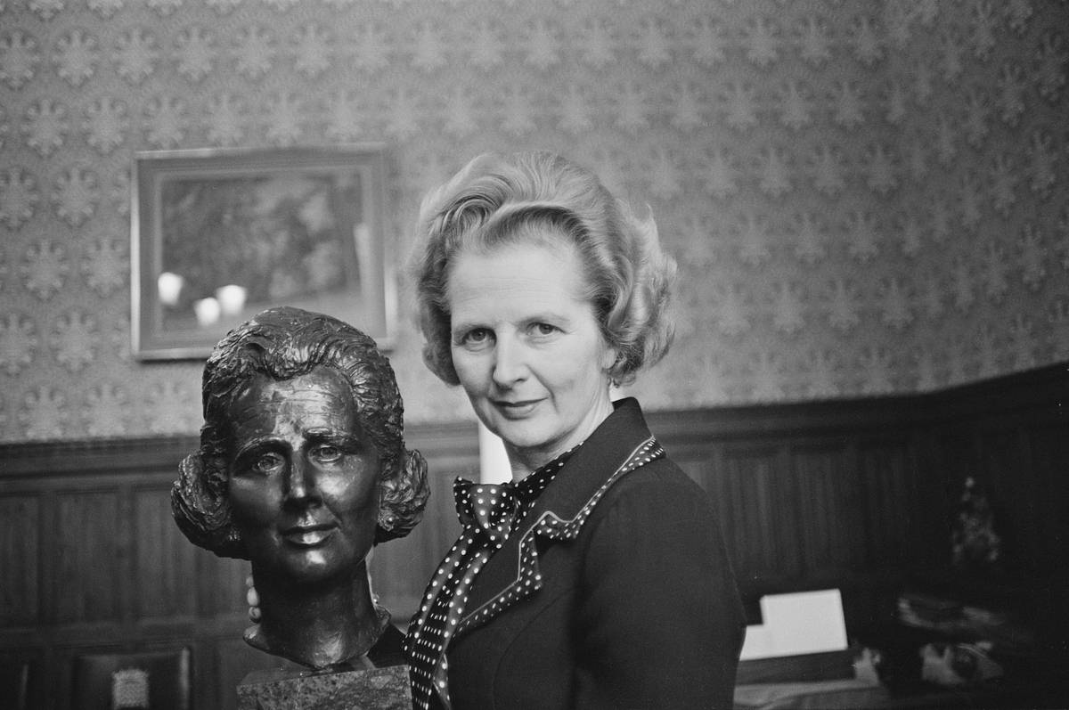 45 лет назад премьер-министром Великобритании впервые стала женщина. За что любили и ненавидели «железную леди» Тэтчер?