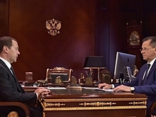 Медведев обсудил экономическое развитие Астраханской области с губернатором Жилкиным