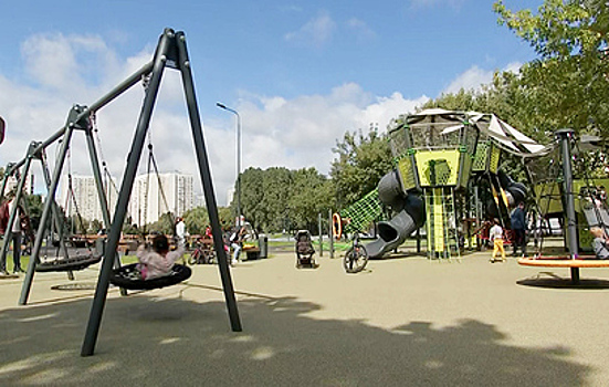 Сергей Собянин открыл новую прогулочную зону у Беловежского пруда на западе Москвы