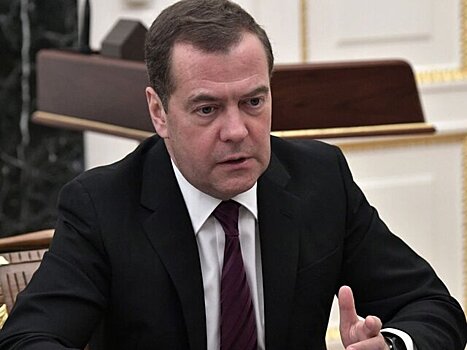 Медведев назвал "Орешник" и "Калибр" лучшим "лекарством" от русофобии Запада