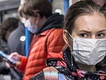 Власти назвали цены на медицинские маски в московском метро