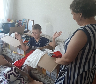ФК "Спартак" отправил в Челябинск 50 мячей для мальчика, который собирал макулатуру, чтобы покупать мячи в детские дома