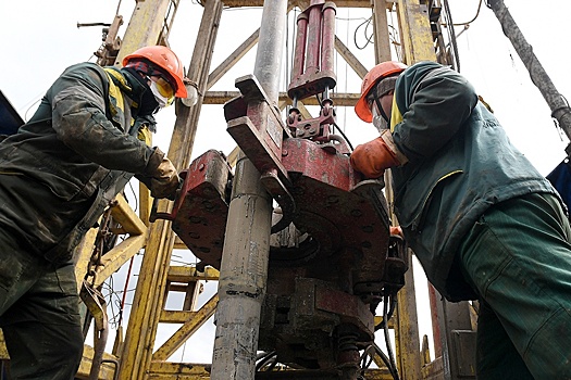 Почему вопреки ожиданиям мировые цены на нефть не растут, а снижаются