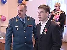 В Ярославле школьник получил медаль за спасение при пожаре родных, собак и морских свинок