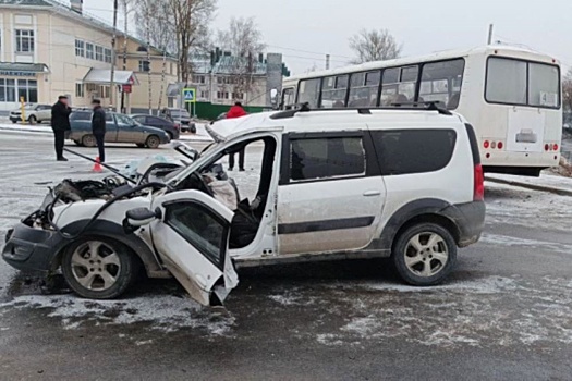 Во Владимирской области произошла авария с автобусом