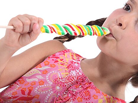 Почему родители не должны награждать детей сладостями