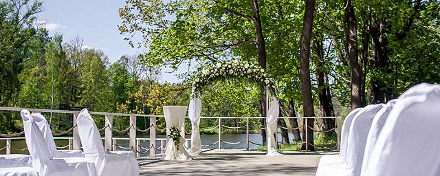 Красногорские молодожены могут зарегистрировать брак в парк-отеле «Воздвиженское»