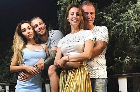 Наталья Сенчукова порадовала поклонников нежным фото с 20-летним сыном и его возлюбленной