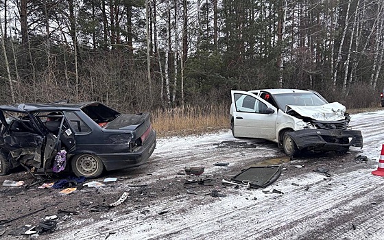 В ДТП с Renault Logan и ВАЗ-2115 под Шиловом пострадали 4 человека