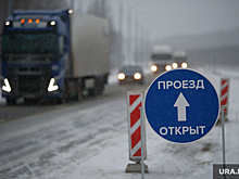 На пермской трассе — огромная пробка из-за перевернувшейся фуры