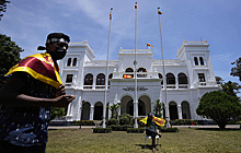 Ожидание отставки президента и освобождение резиденций. Что происходит на Шри-Ланке
