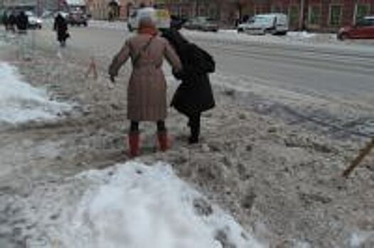 Прокуратура обнаружила двухметровые снежные завалы в Духовницком районе