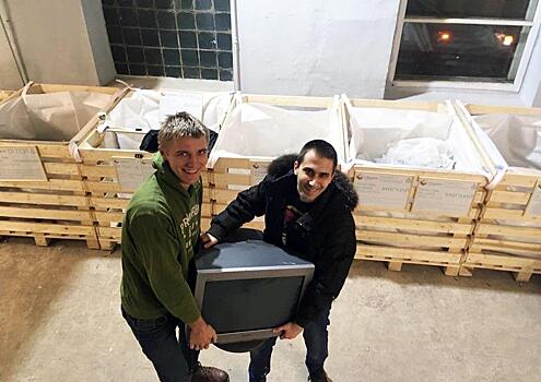 Специальное такси экосервиса на Ленинградском проспекте вывезет на переработку ненужные вещи