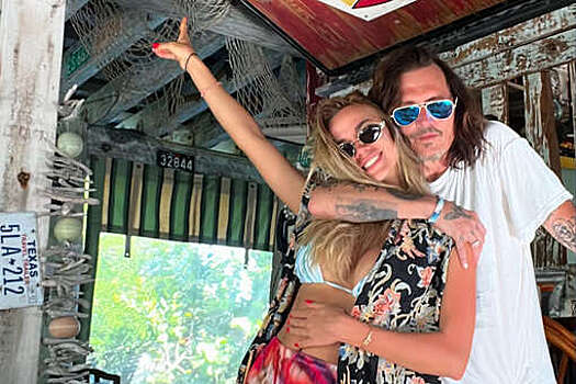 Модель Власова опровергла, что Джонни Депп откроет ювелирный магазин в России