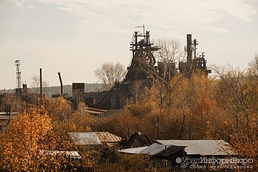 Город-призрак в тени заводской трубы